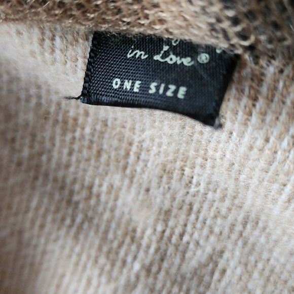 Woman to Women l NWT One Size Geometric Multicolor Poncho - Picture 4 of 4